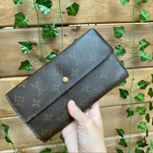 Authentic lv wallet in good condition